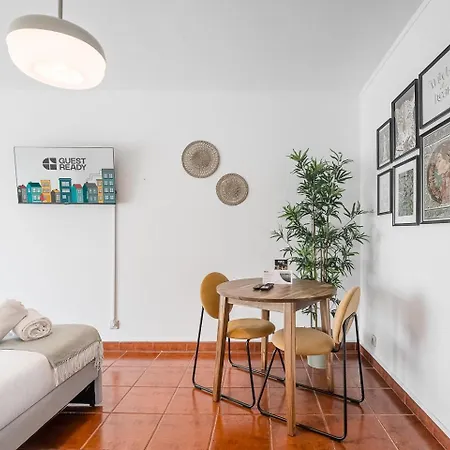 Guestready - Portrait With A View