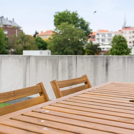 Guestready - Portrait With A View *