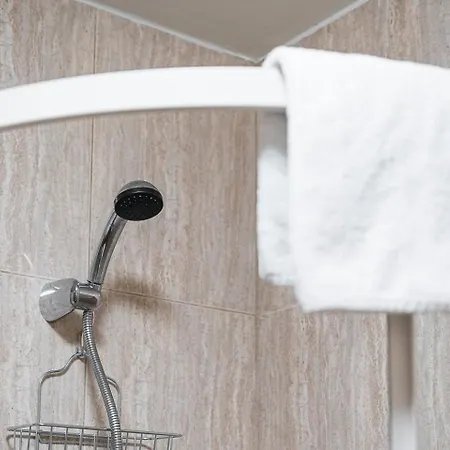 Guestready - Portrait With A View