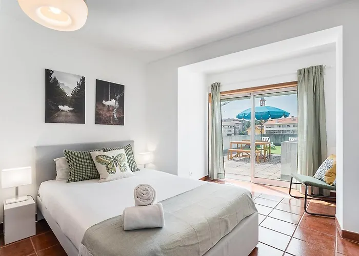 Guestready - Portrait With A View *