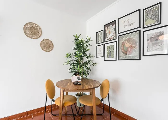 Guestready - Portrait With A View *