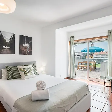 Guestready - Portrait With A View *